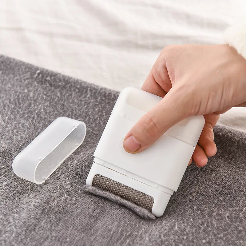 Kliravo Pocket – מסיר שיער קומפקטי לבגדים ולנסיעות